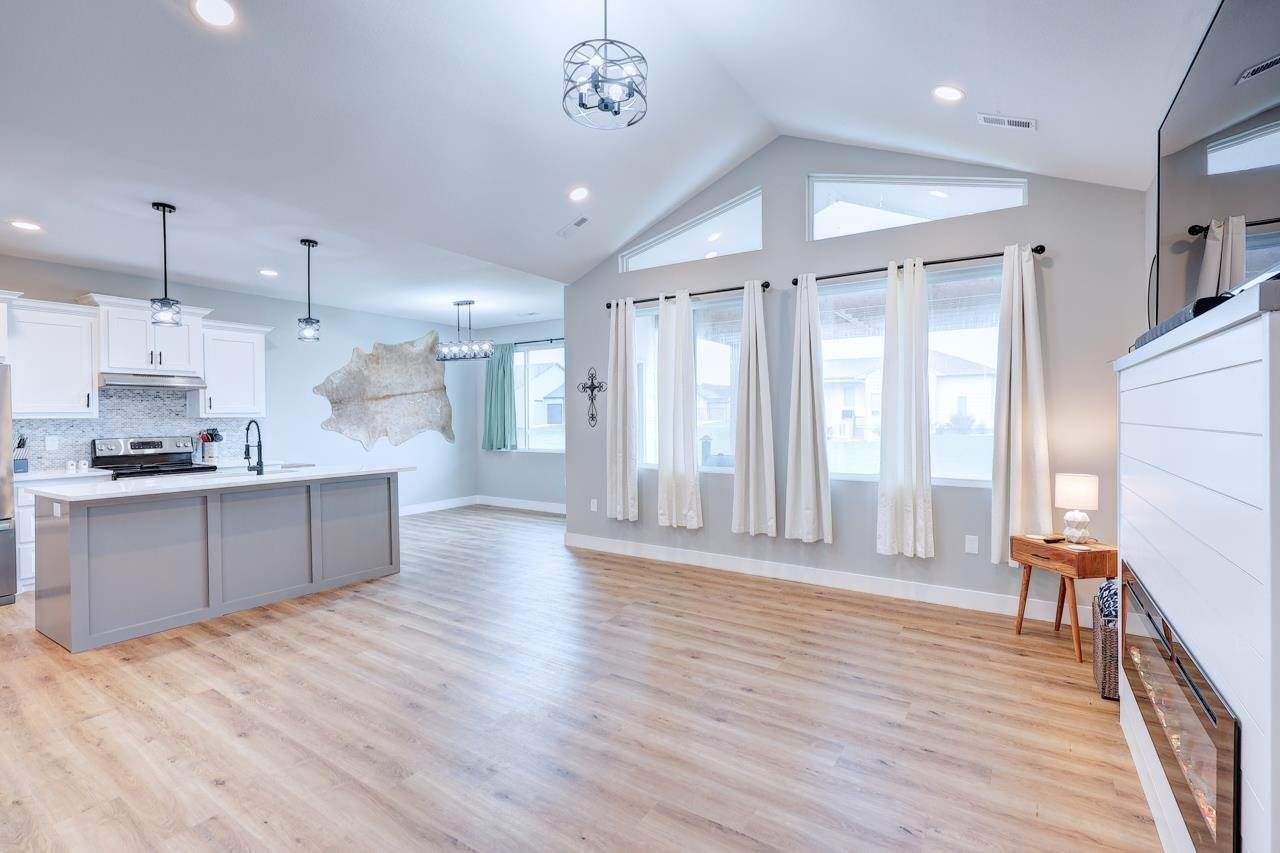 1205 East Park Glen Ct, Clearwater, KS 67026