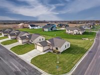1205 East Park Glen Ct, Clearwater, KS 67026
