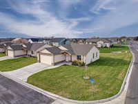 1205 East Park Glen Ct, Clearwater, KS 67026