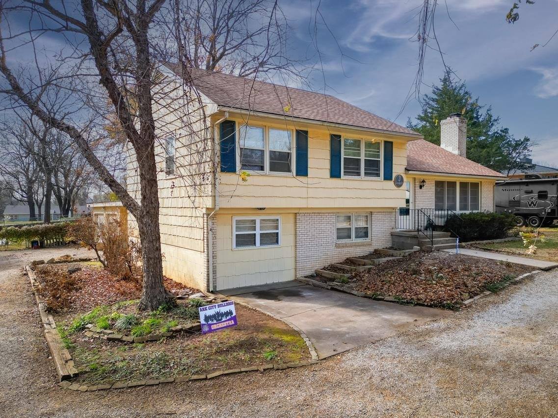 3 Eastridge Dr, Arkansas City, KS 67005
