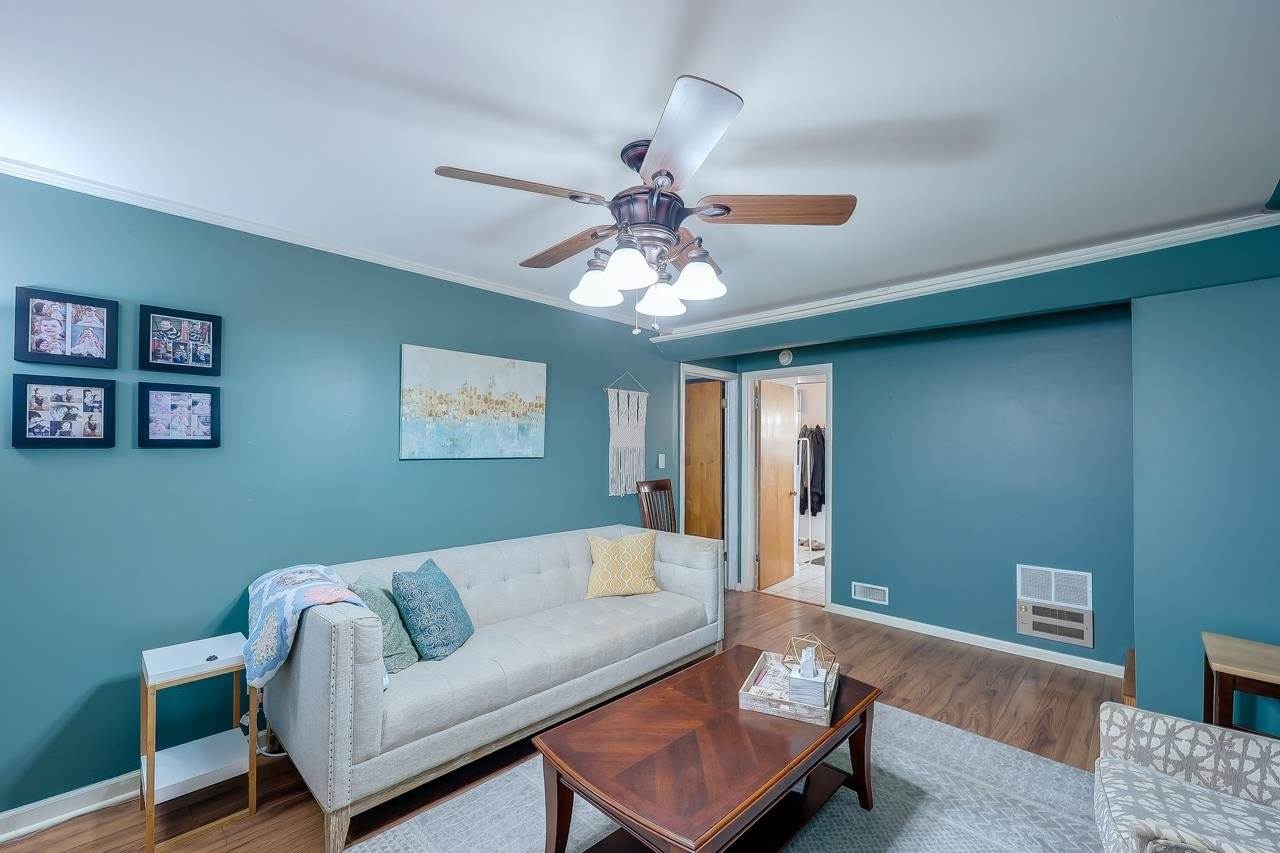 3 Eastridge Dr, Arkansas City, KS 67005