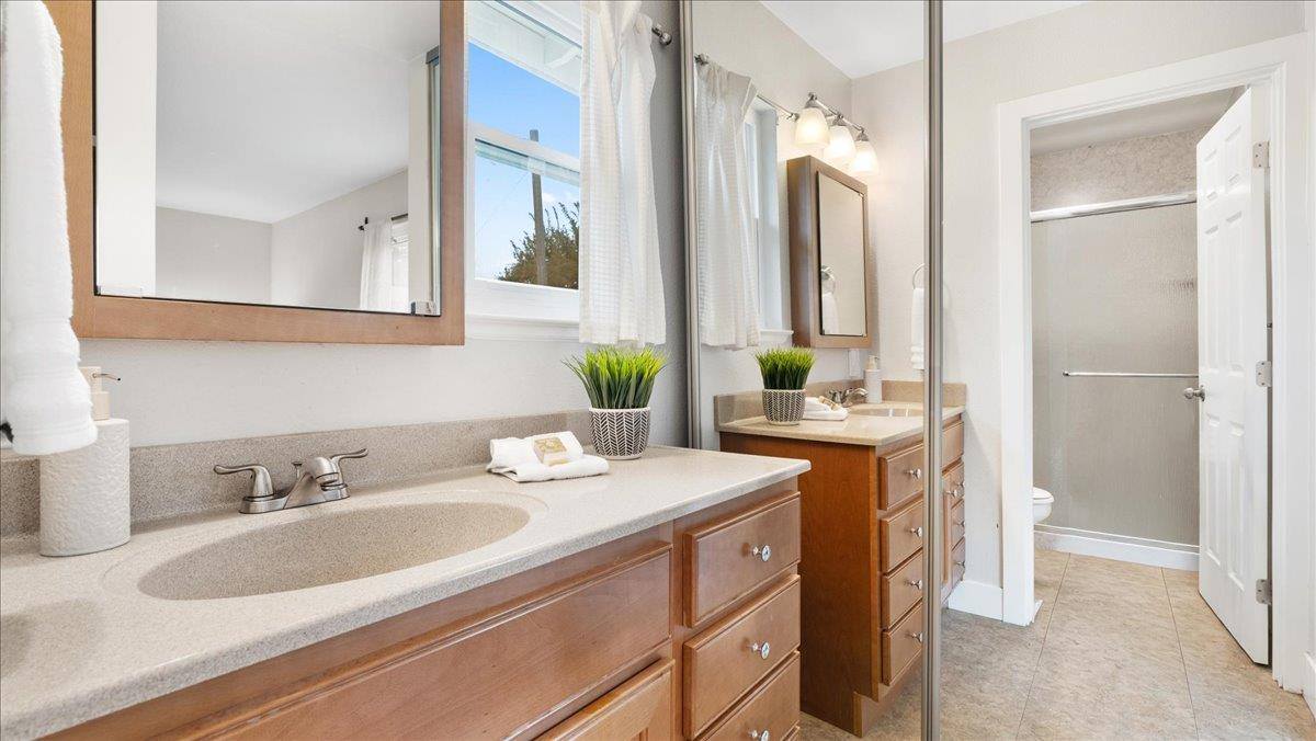 1203 Cresthaven Drive, Roseville, CA 95678