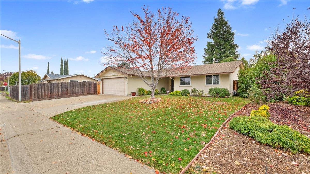 1203 Cresthaven Drive, Roseville, CA 95678