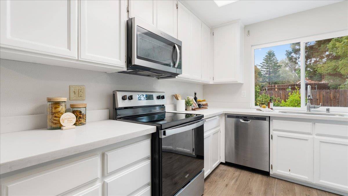 1203 Cresthaven Drive, Roseville, CA 95678