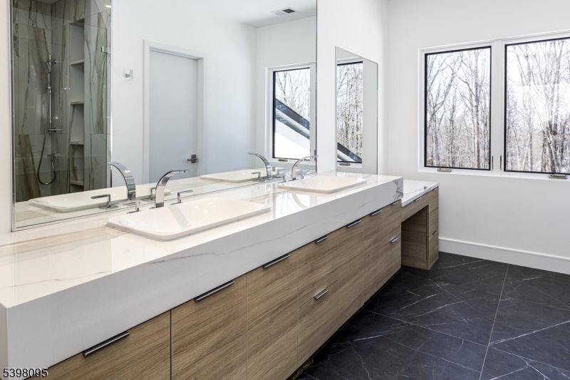 1 Juniper Pointe Trail, Green Brook Township, NJ 08812