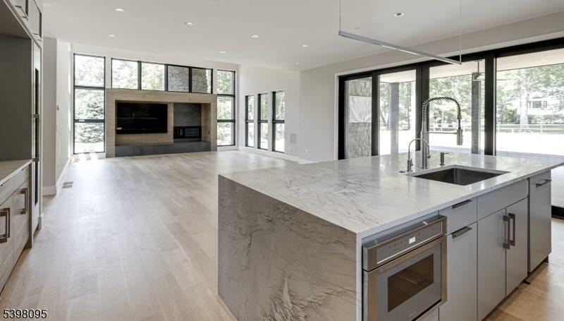 1 Juniper Pointe Trail, Green Brook Township, NJ 08812