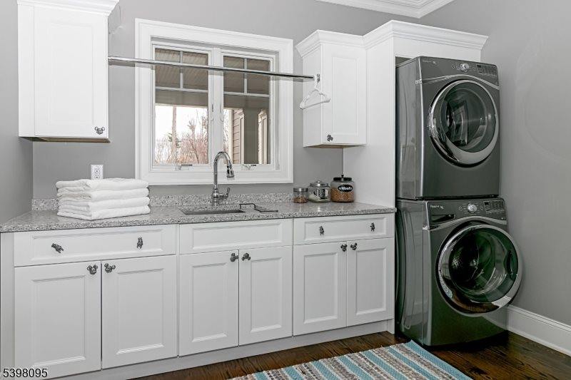 1 Juniper Pointe Trail, Green Brook Township, NJ 08812