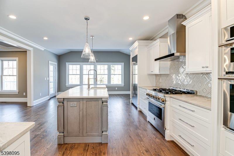 1 Juniper Pointe Trail, Green Brook Township, NJ 08812