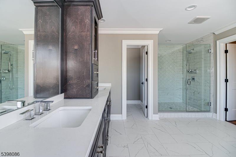 6 Harlow Pointe Cove, Green Brook Township, NJ 08812