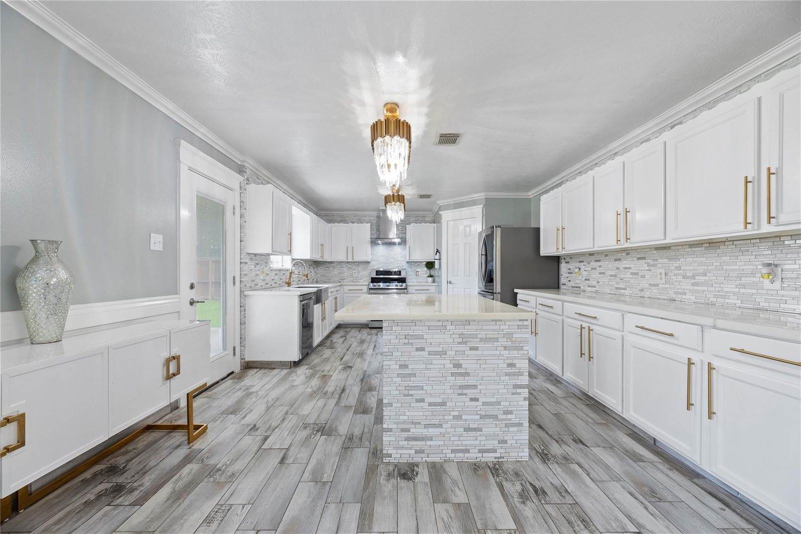 1010 Stillgate Court, Spring, TX 77373