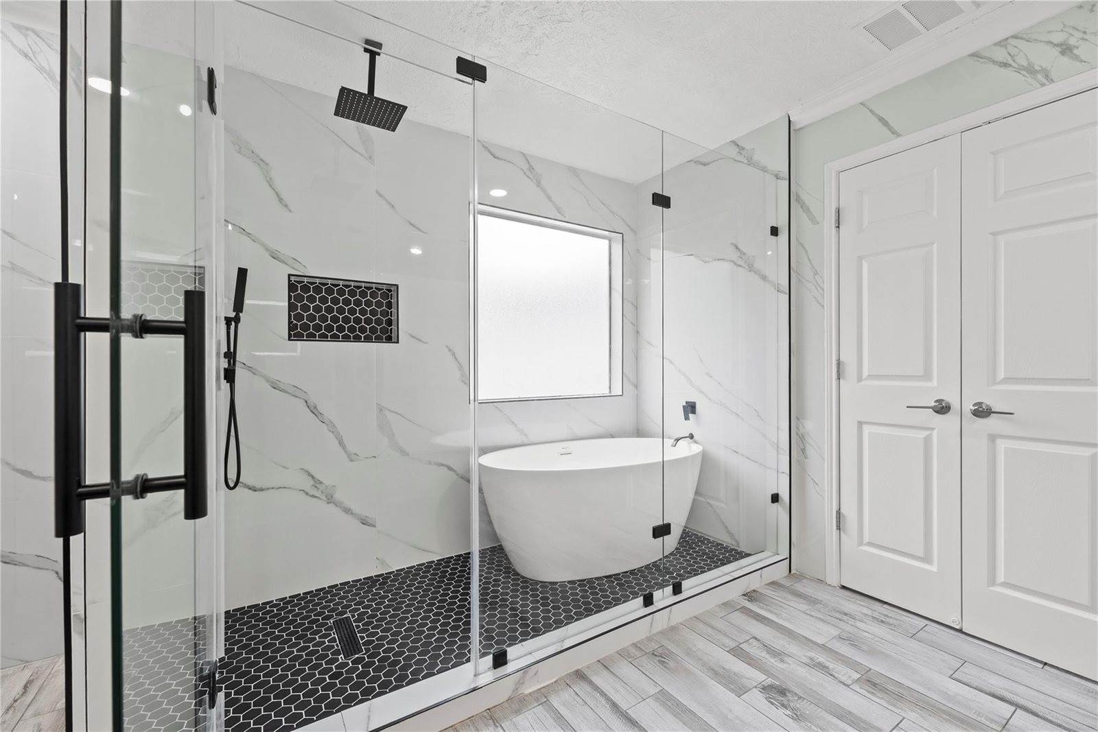 1010 Stillgate Court, Spring, TX 77373