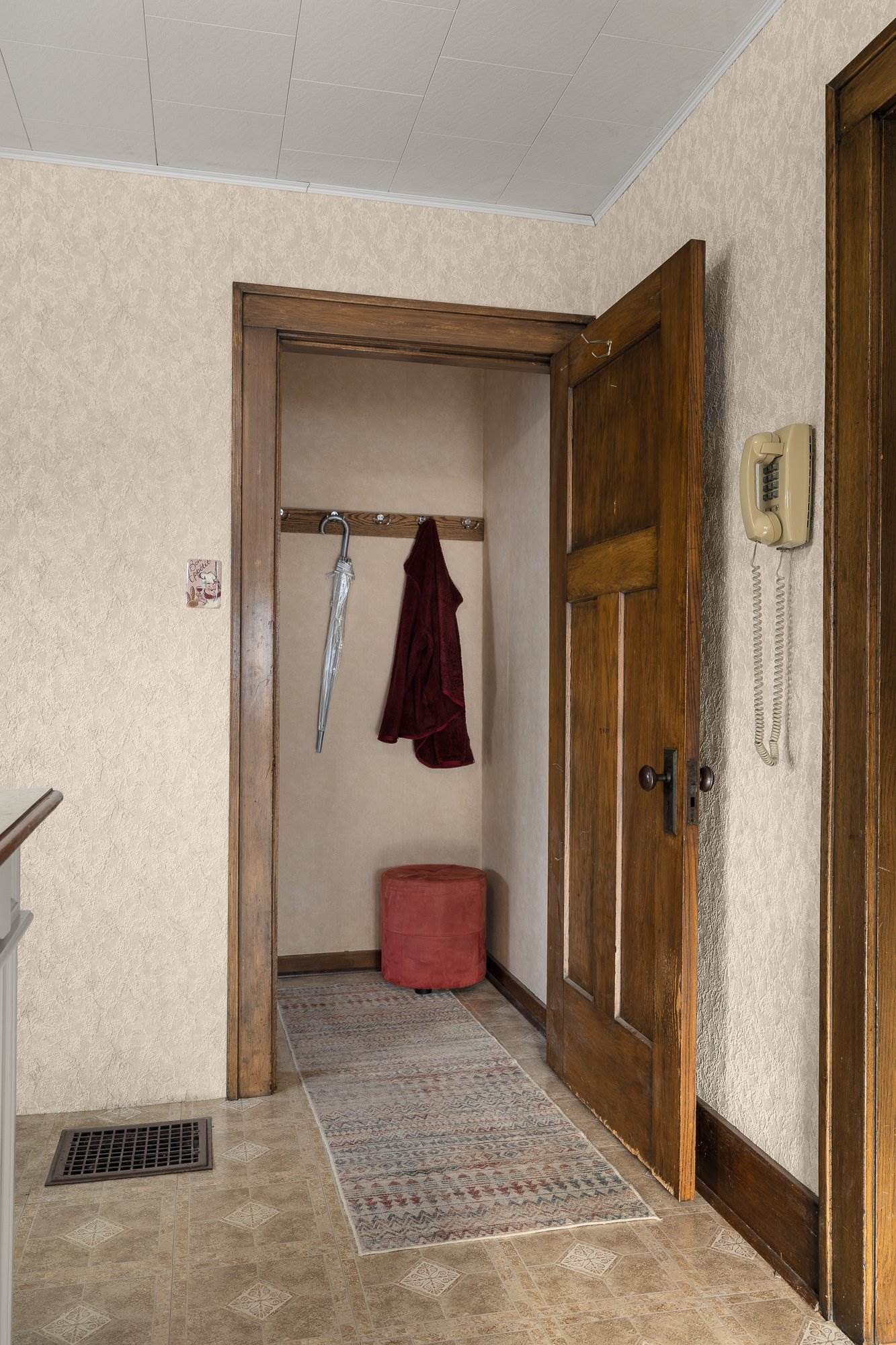 12 Franklin Ave, Shelby, OH 44875