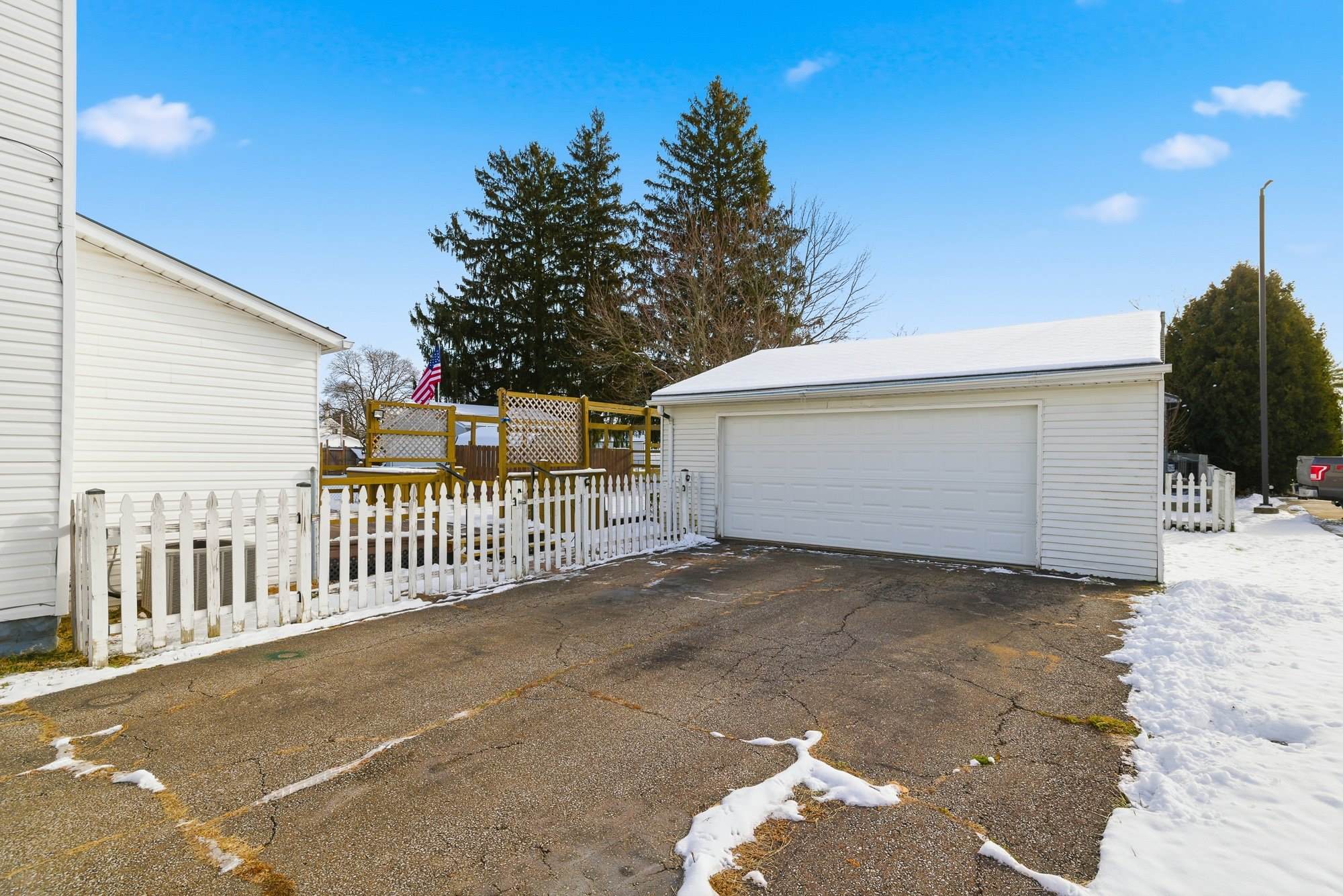 12 Franklin Ave, Shelby, OH 44875