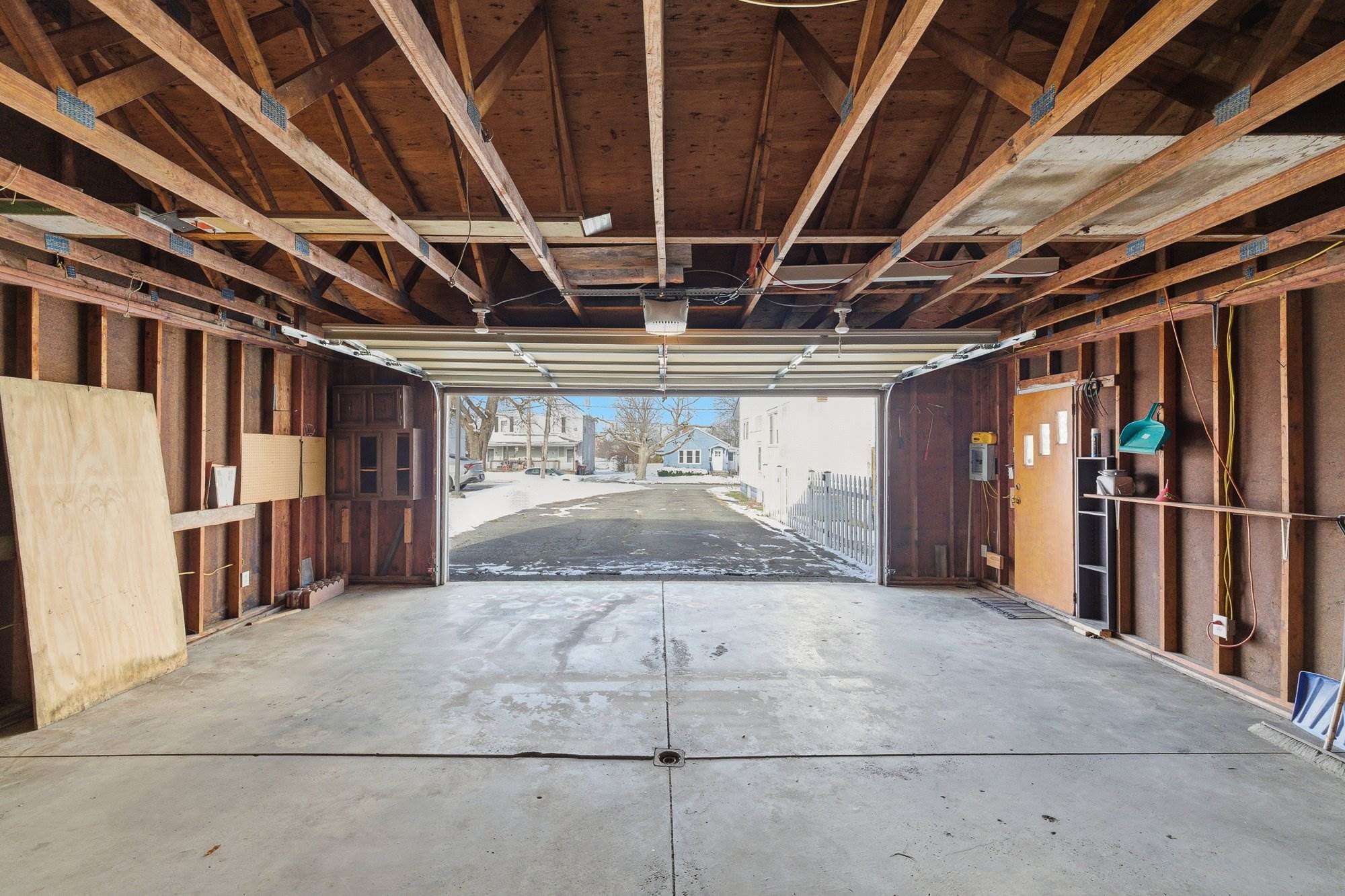 12 Franklin Ave, Shelby, OH 44875