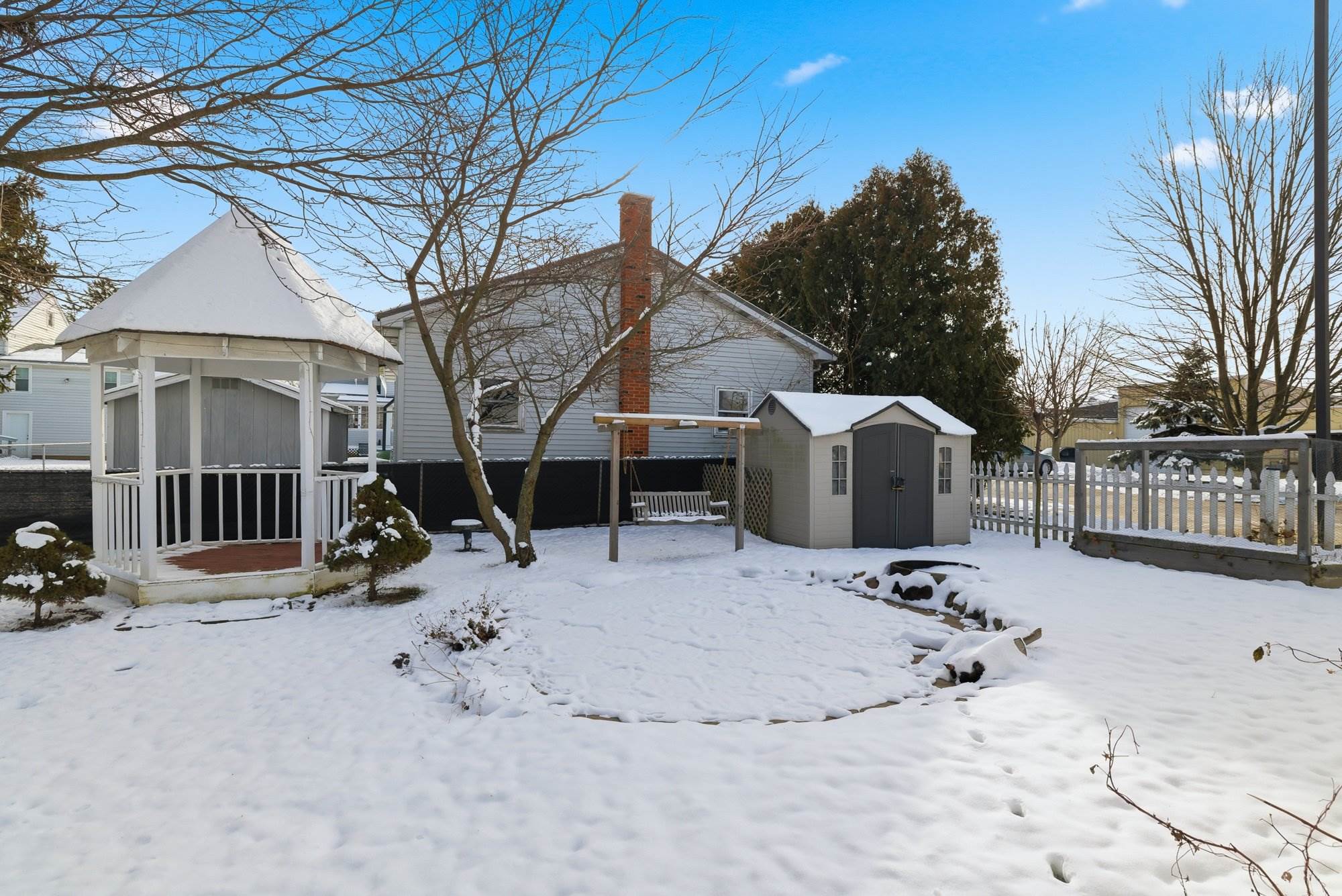 12 Franklin Ave, Shelby, OH 44875