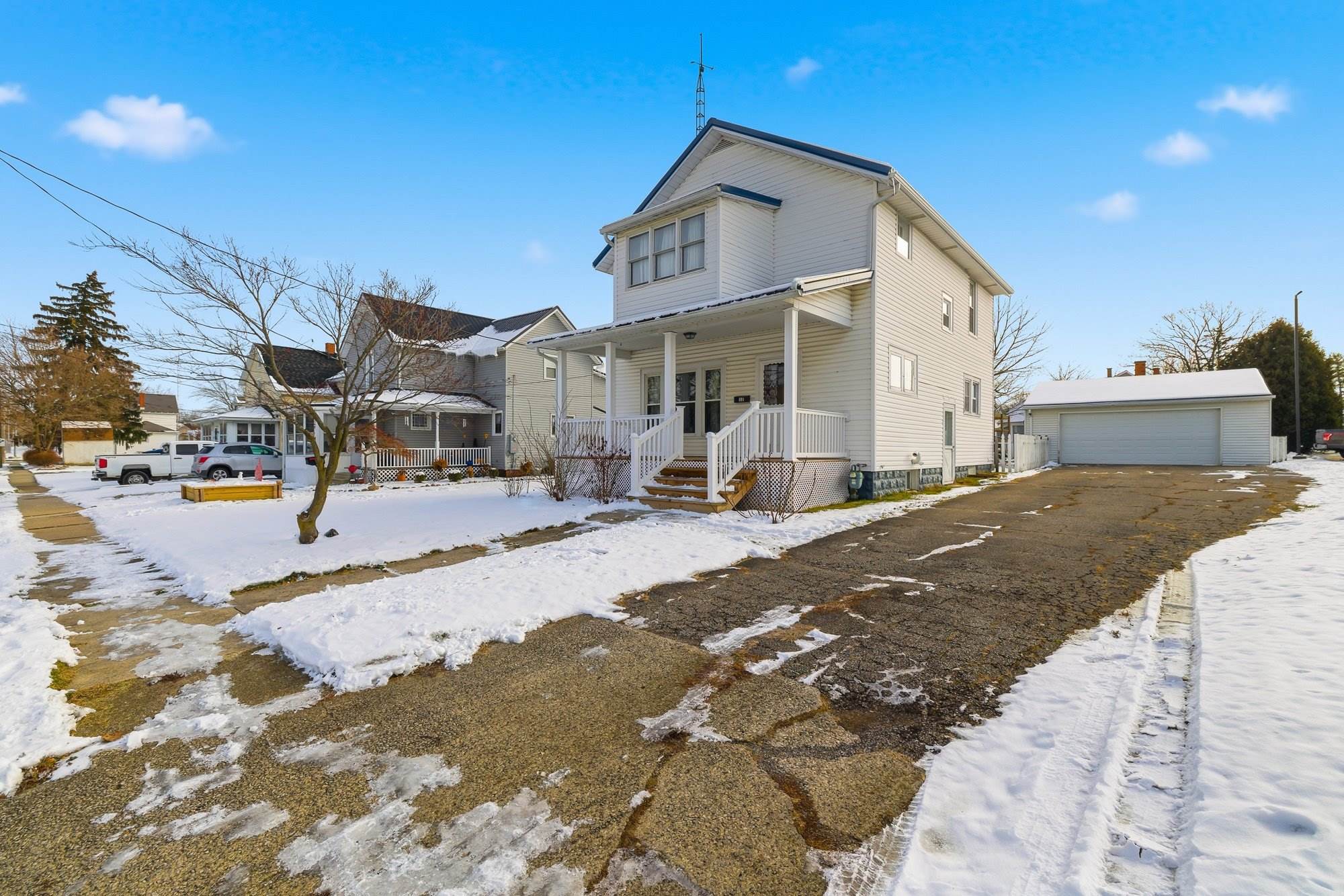 12 Franklin Ave, Shelby, OH 44875