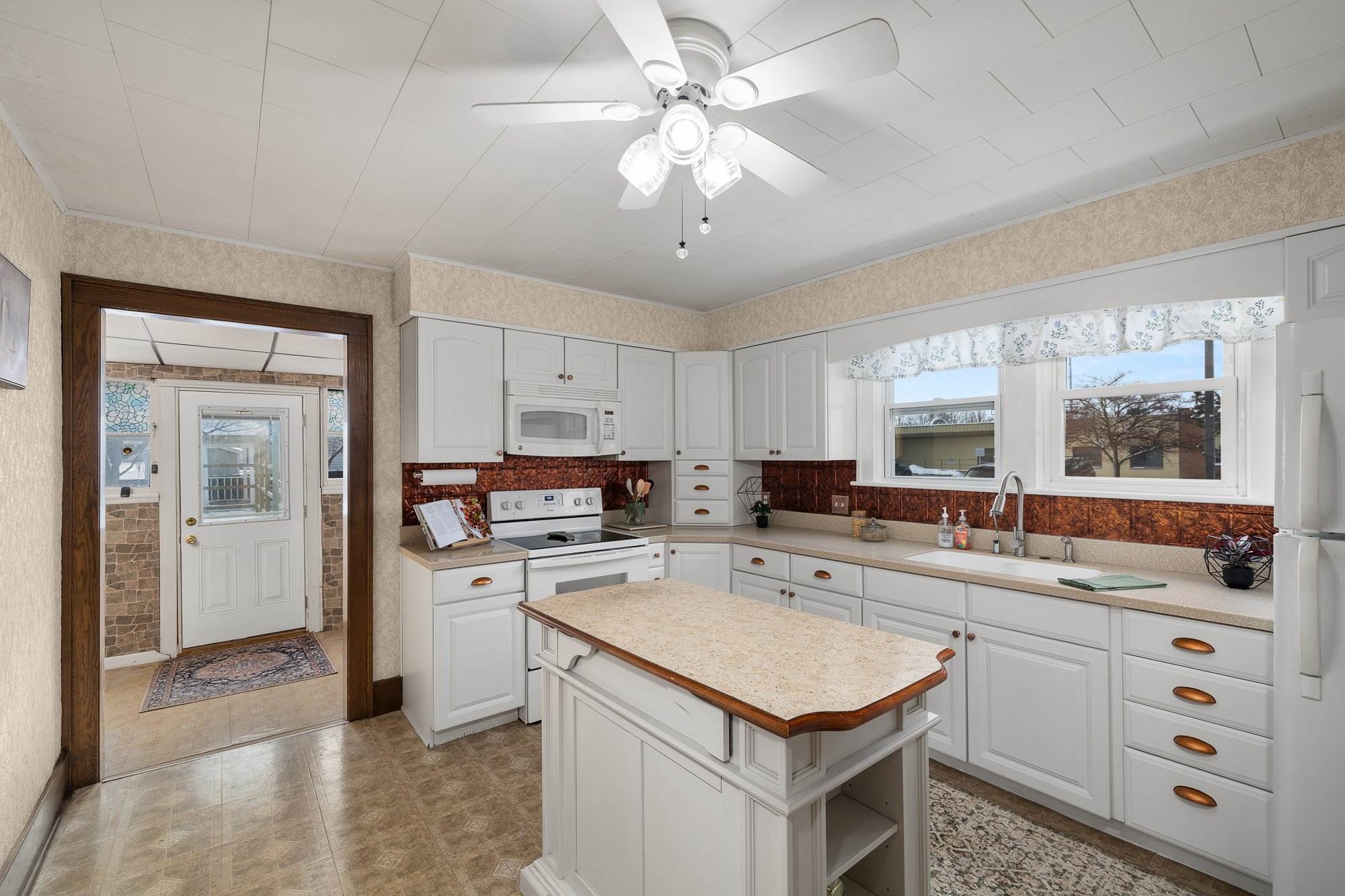 12 Franklin Ave, Shelby, OH 44875