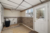 12 Franklin Ave, Shelby, OH 44875