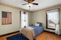 12 Franklin Ave, Shelby, OH 44875