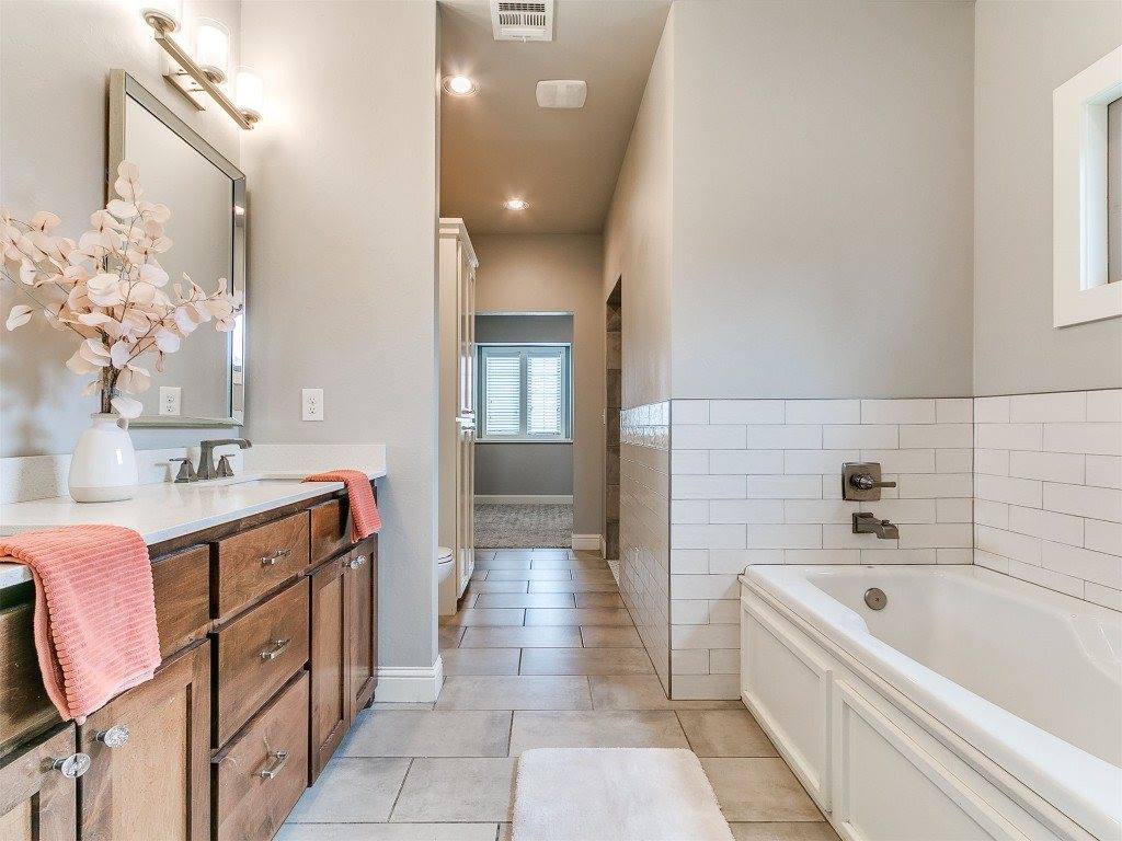 624 Frisco Ridge Road, Yukon, OK 73099