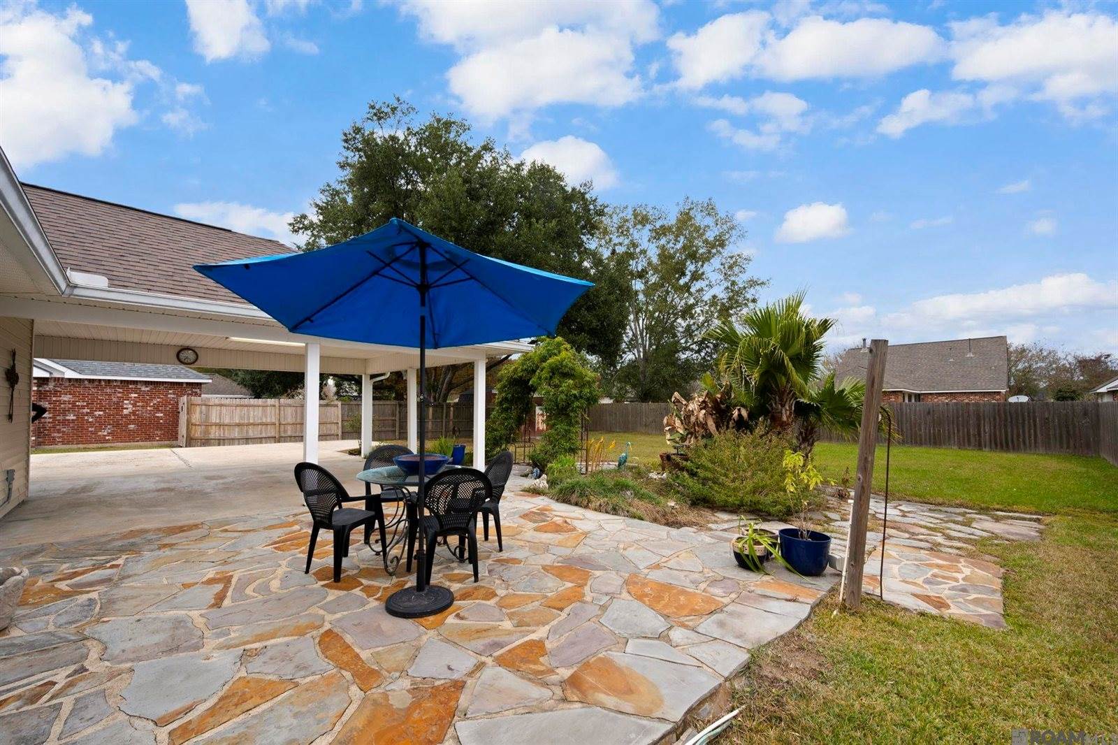 13459 Prairie Ln, Walker, LA 70785