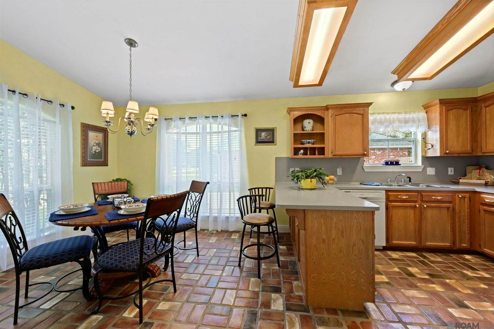 13459 Prairie Ln, Walker, LA 70785