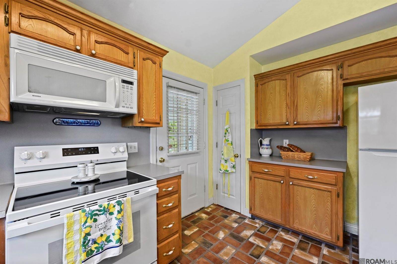 13459 Prairie Ln, Walker, LA 70785