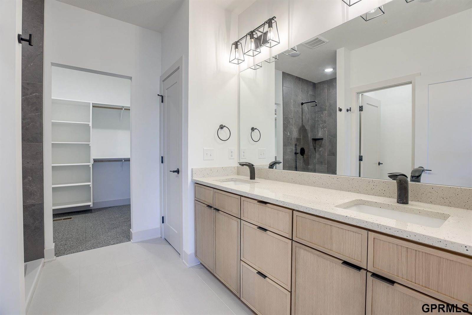 20404 Woodridge Drive, Gretna, NE 68028