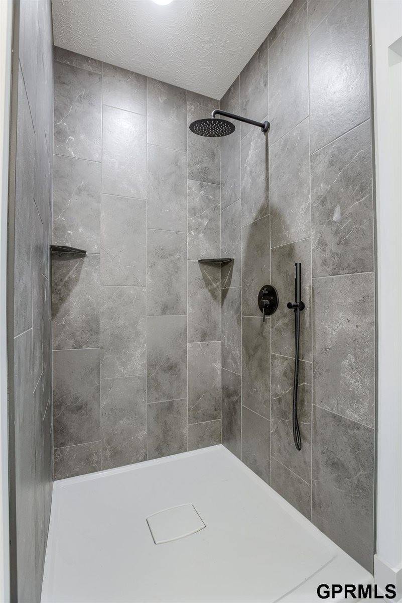 20404 Woodridge Drive, Gretna, NE 68028