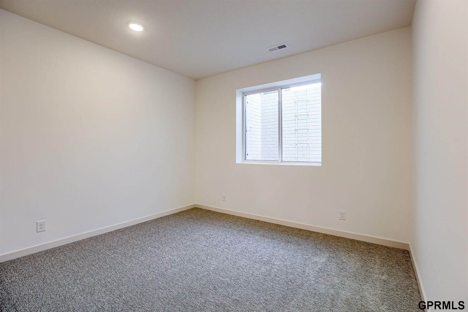 20404 Woodridge Drive, Gretna, NE 68028