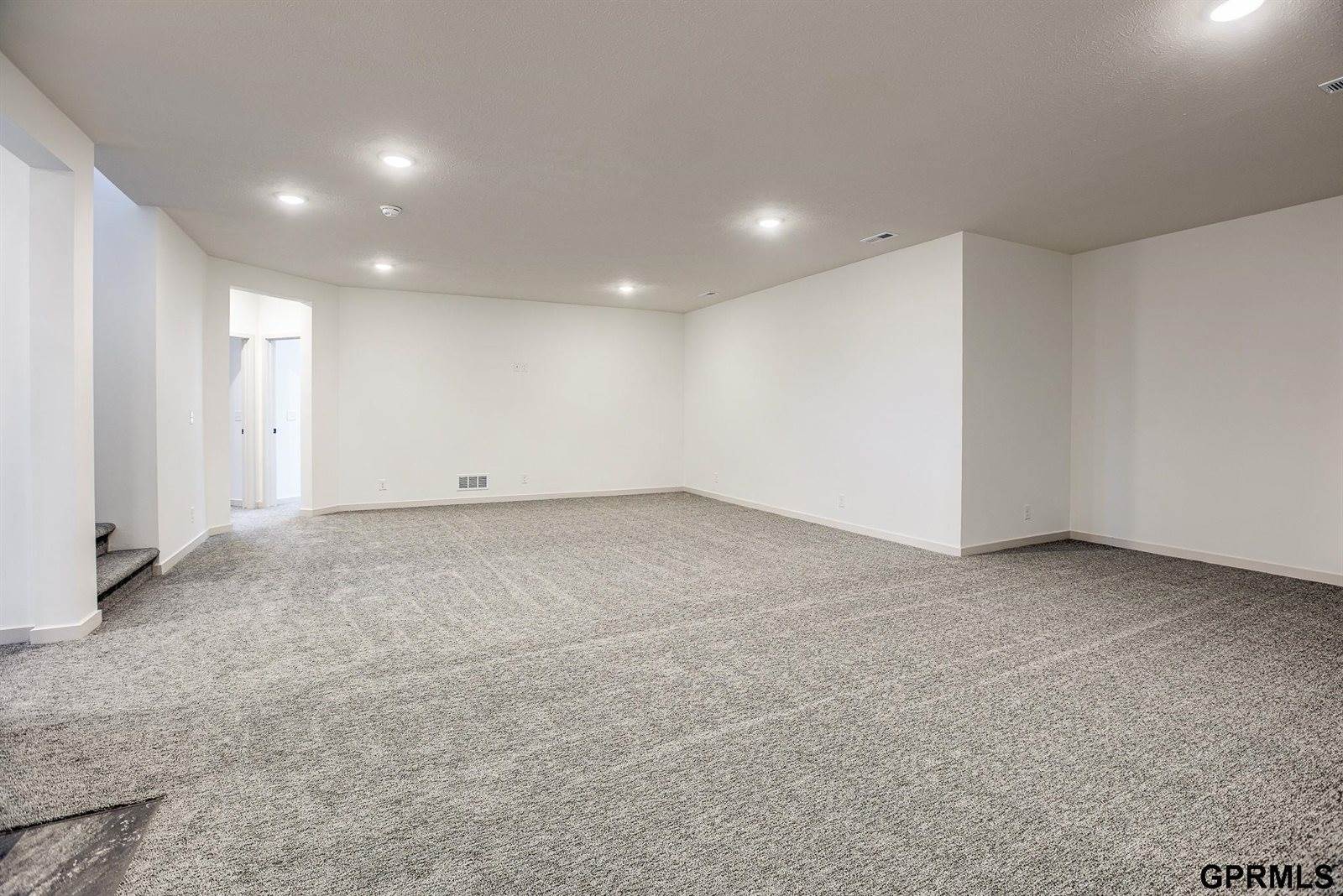 20404 Woodridge Drive, Gretna, NE 68028