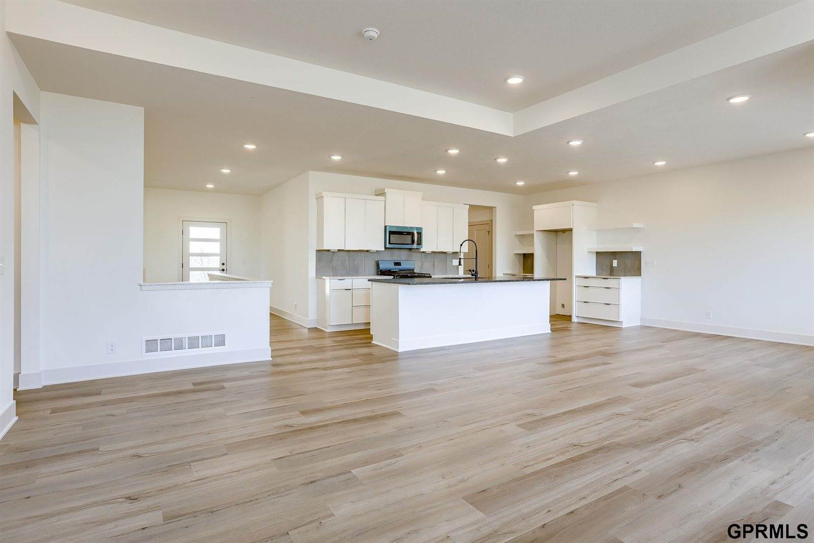 20404 Woodridge Drive, Gretna, NE 68028