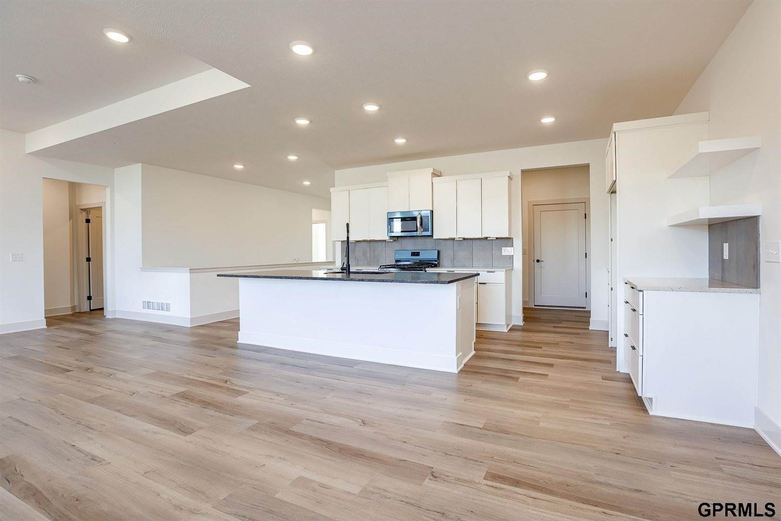 20404 Woodridge Drive, Gretna, NE 68028