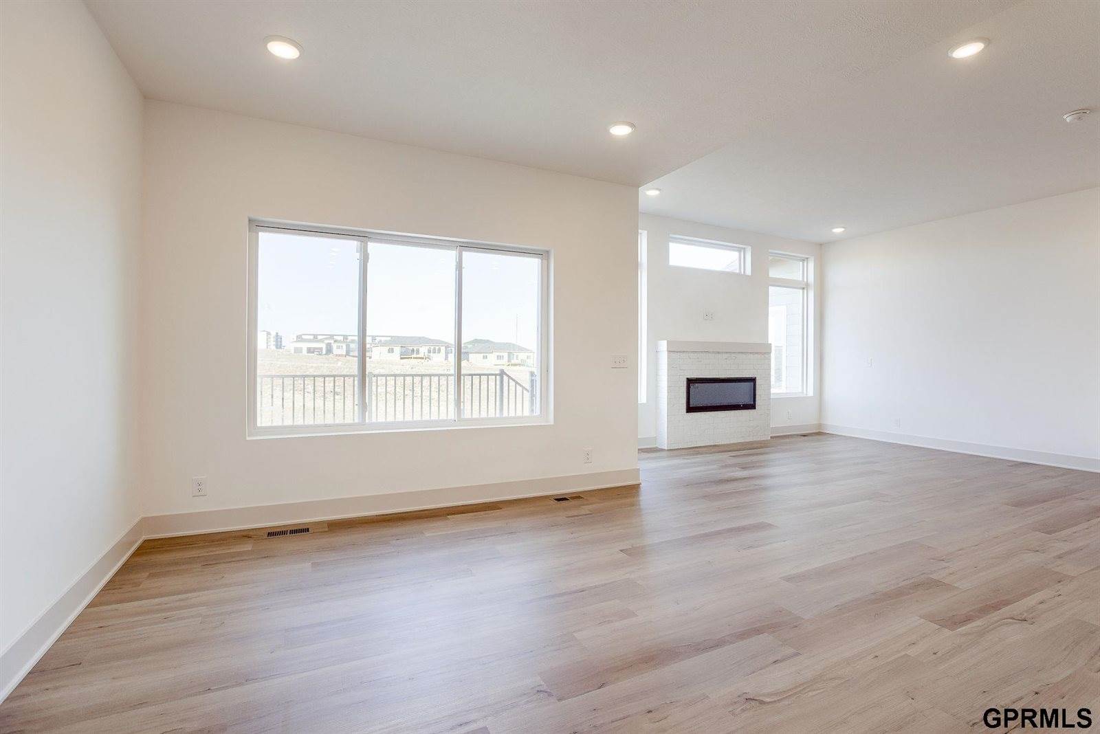 20404 Woodridge Drive, Gretna, NE 68028