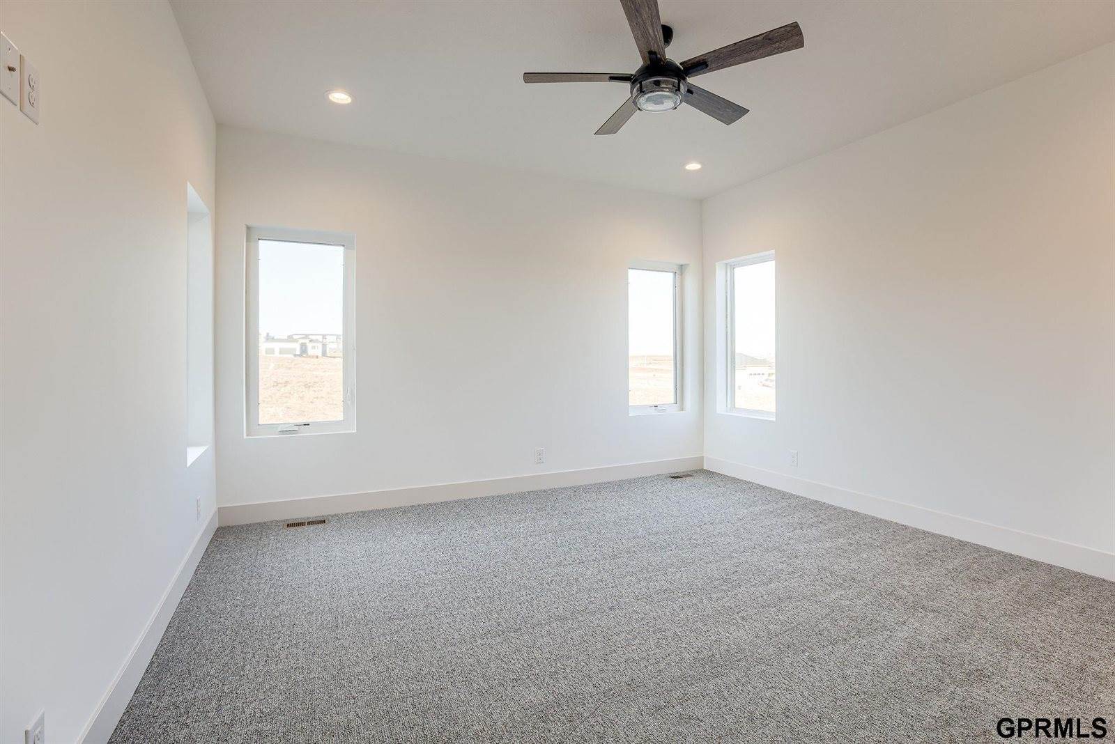 20404 Woodridge Drive, Gretna, NE 68028