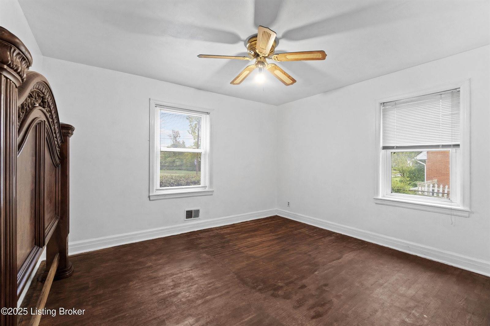 4628 Kiefer Rd, Louisville, KY 40216