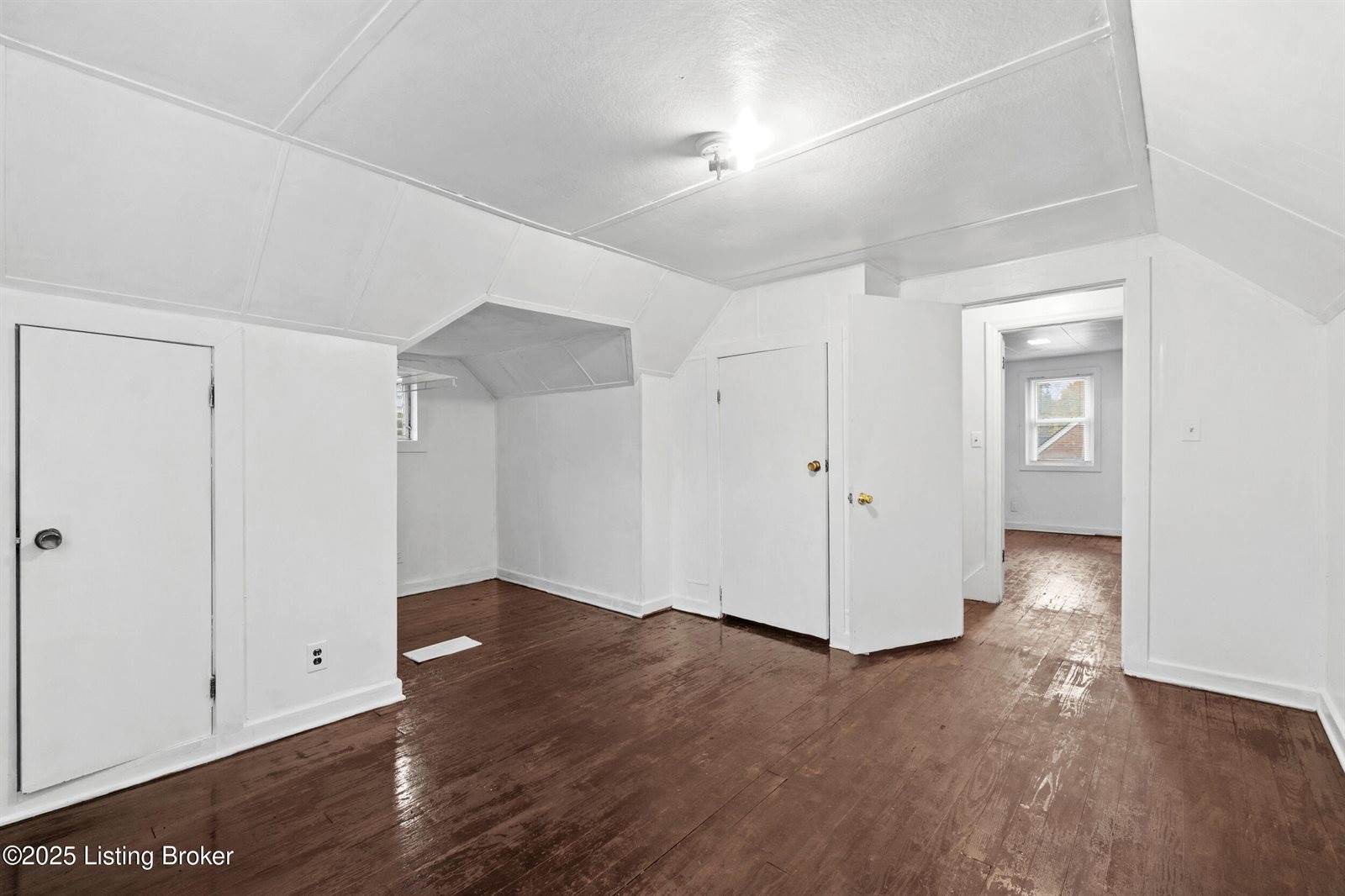 4628 Kiefer Rd, Louisville, KY 40216