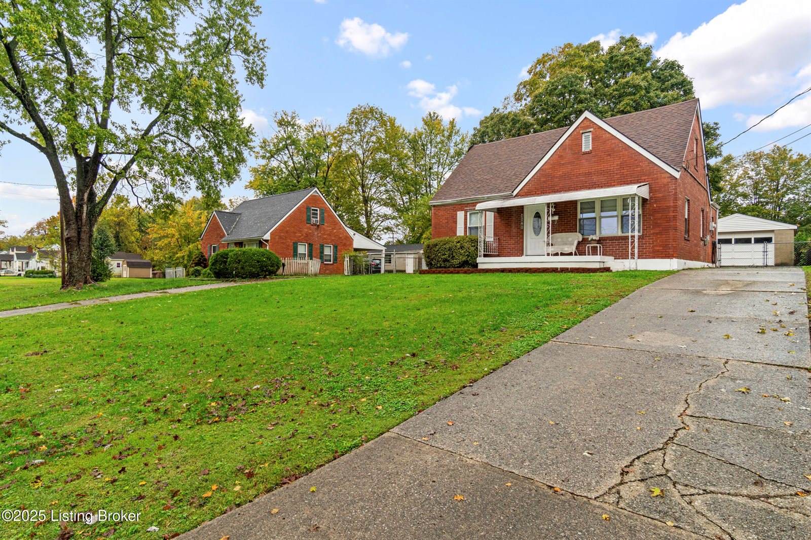 4628 Kiefer Rd, Louisville, KY 40216