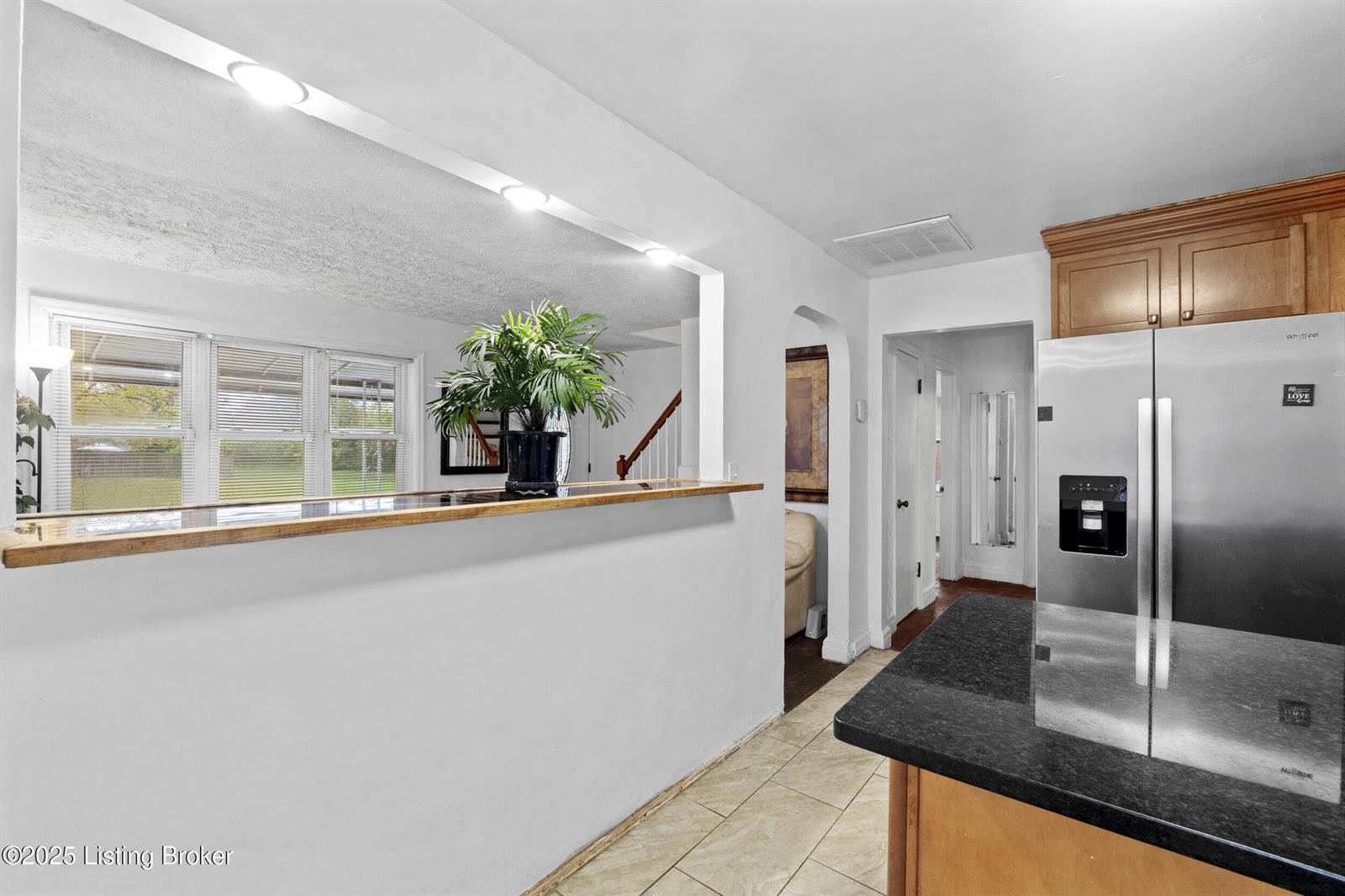 4628 Kiefer Rd, Louisville, KY 40216