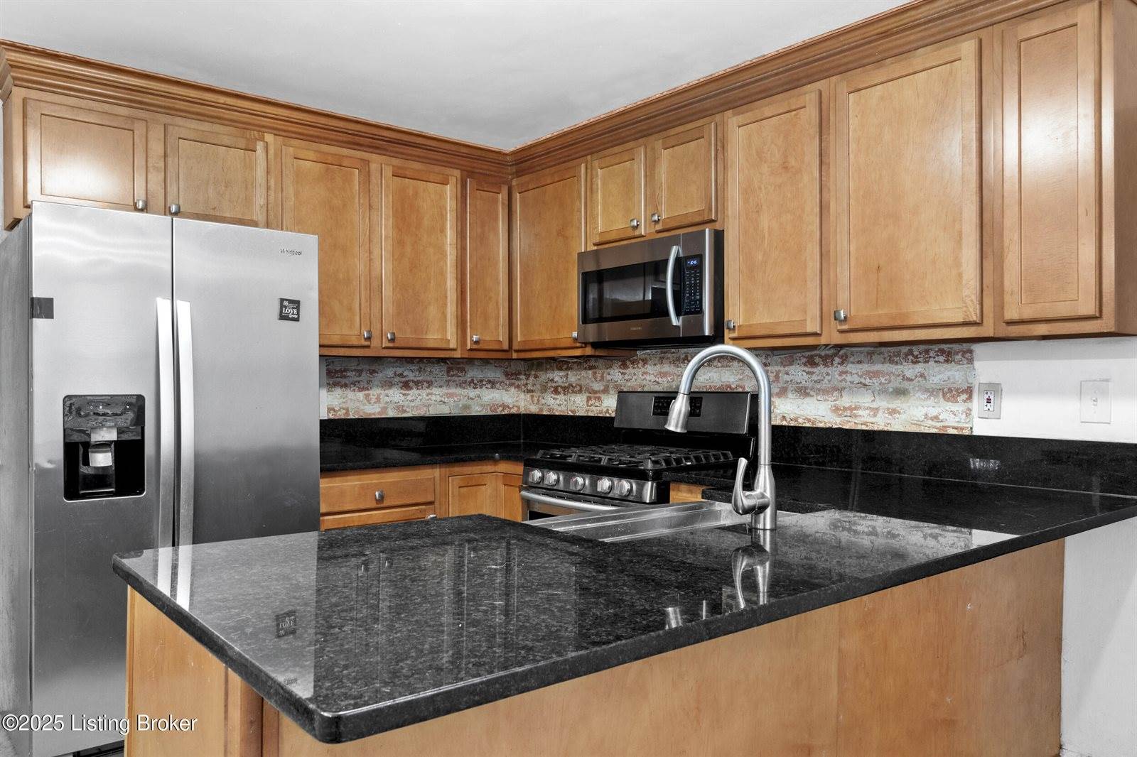 4628 Kiefer Rd, Louisville, KY 40216