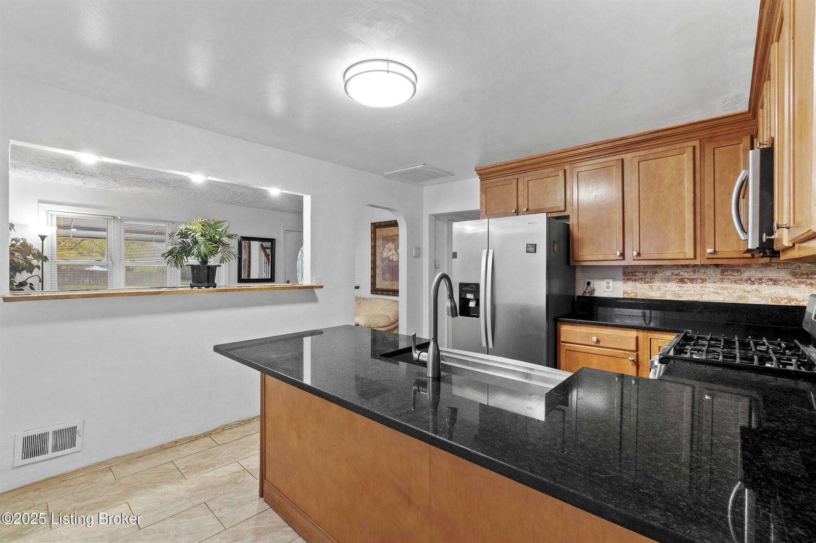 4628 Kiefer Rd, Louisville, KY 40216