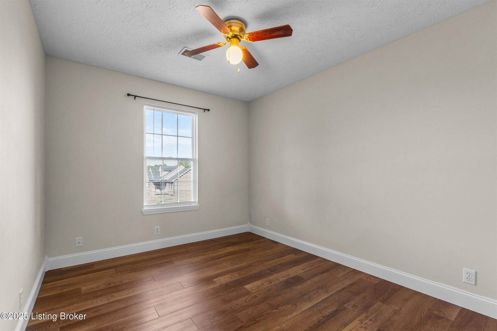 112 Cottage Ct, Bardstown, KY 40004