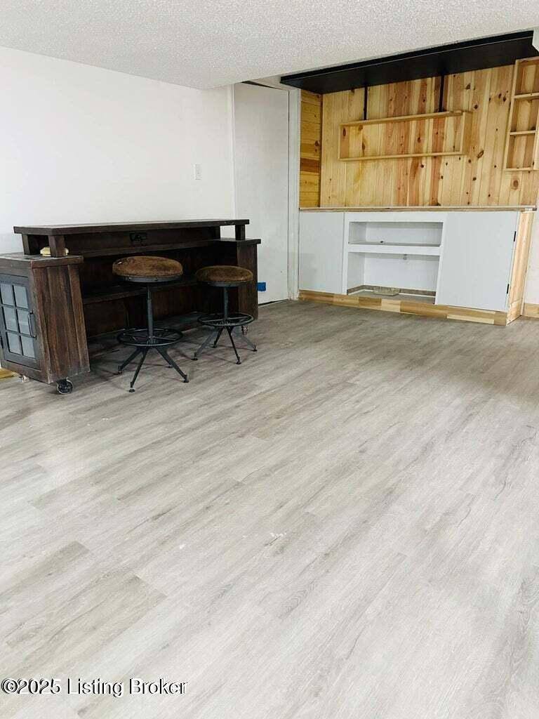 4105 North Ln, Louisville, KY 40216