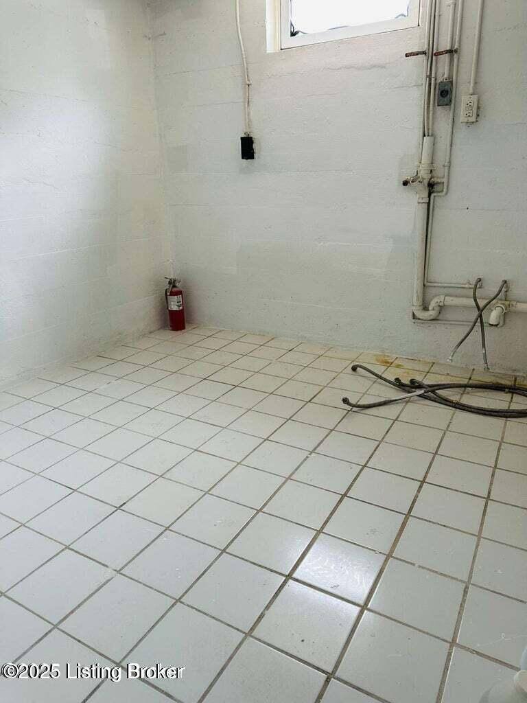 4105 North Ln, Louisville, KY 40216