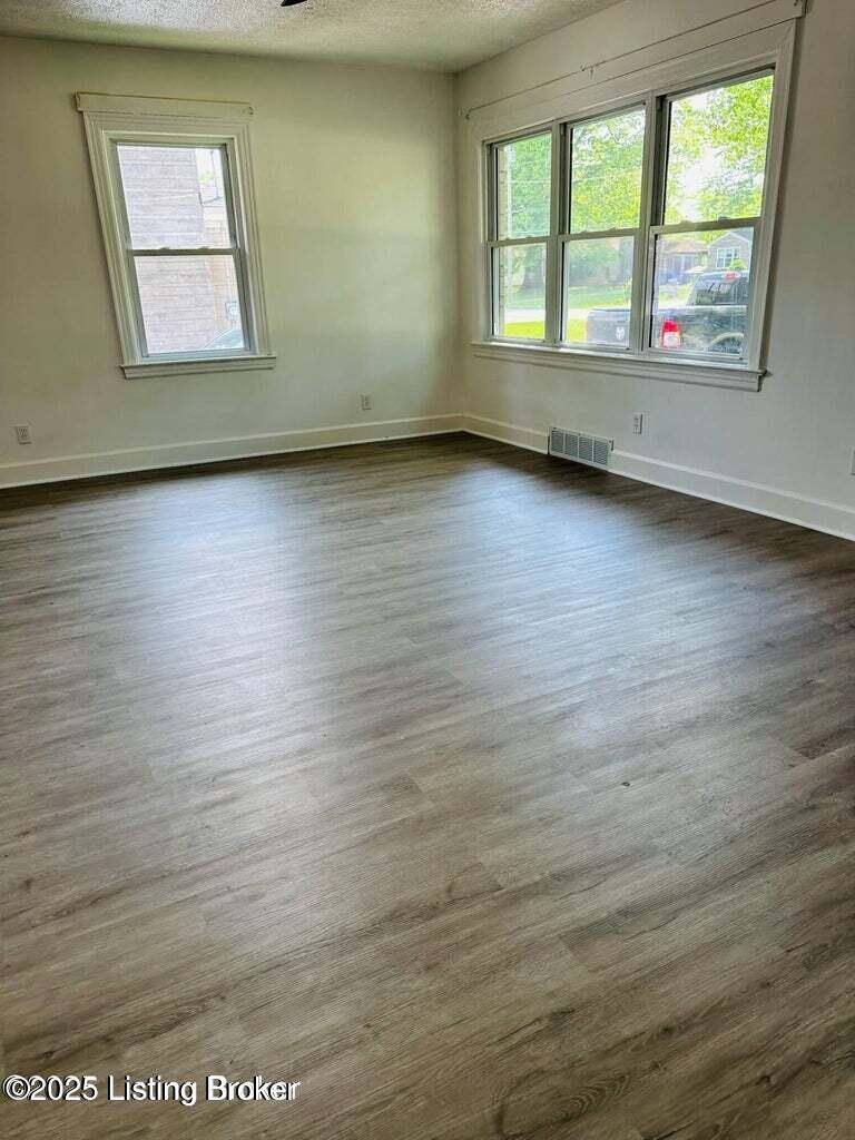 4105 North Ln, Louisville, KY 40216