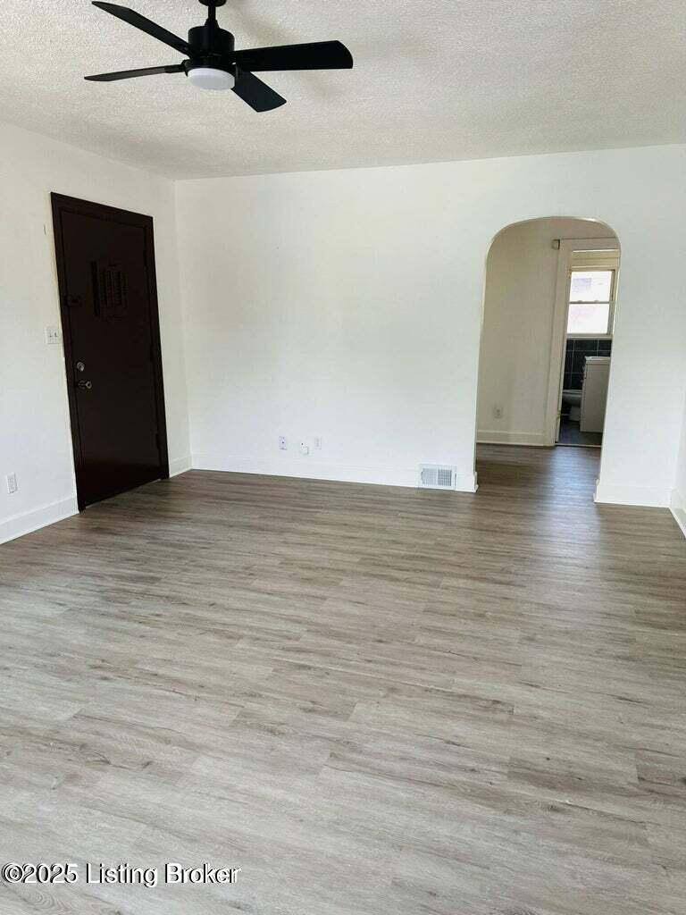 4105 North Ln, Louisville, KY 40216