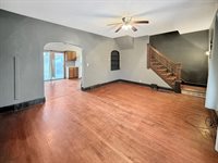 813 West Cleveland Street, Freeport, IL 61032