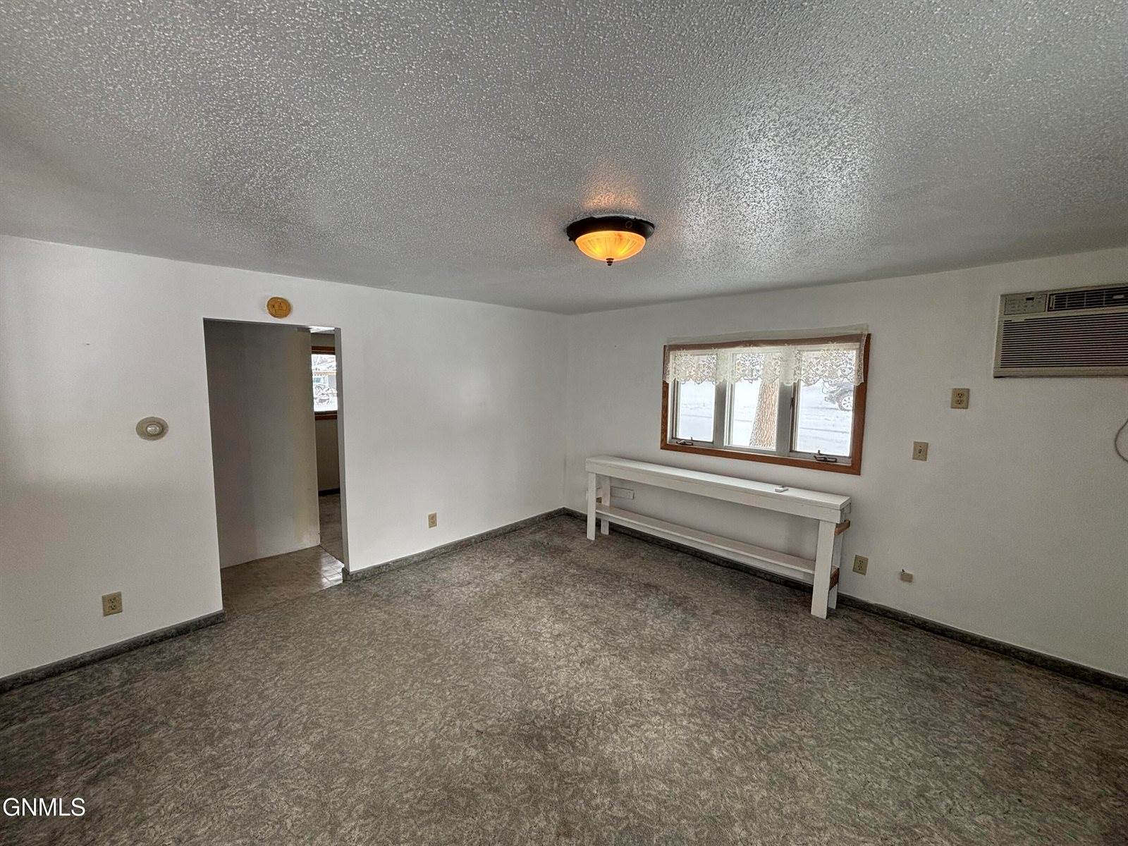 212 8th Street South, New Salem, ND 58563