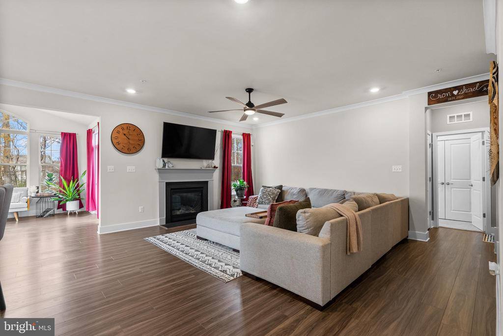 4148 Charles Dickens Dr, White Plains, MD 20695