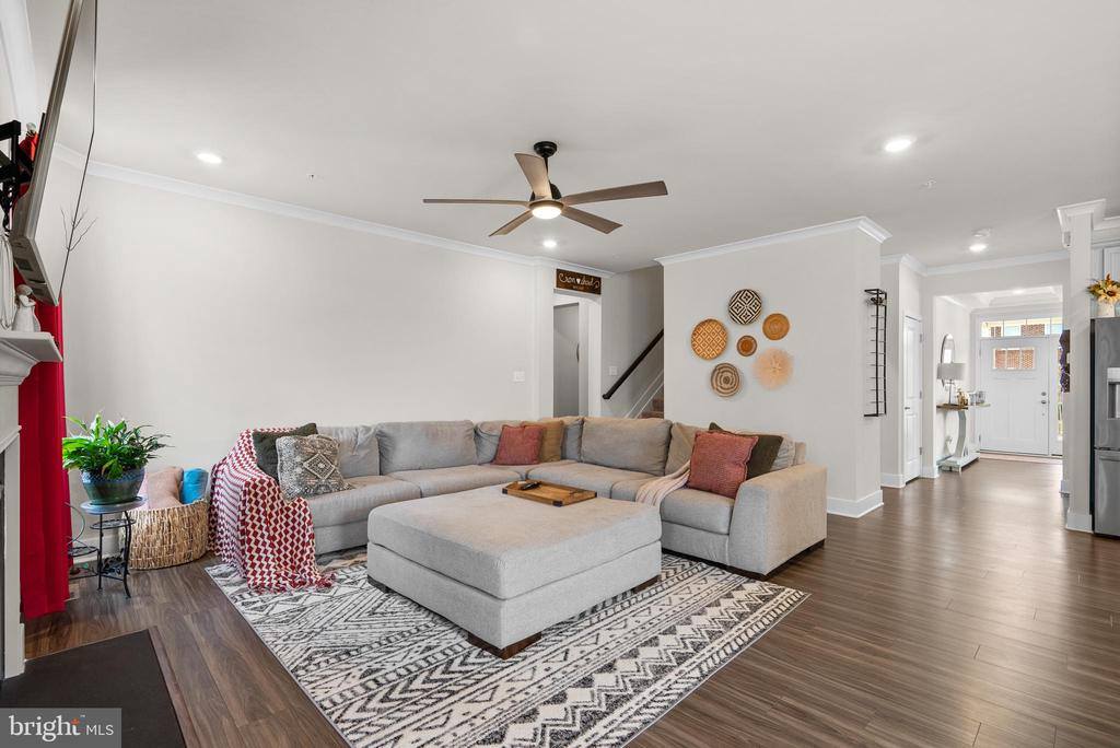 4148 Charles Dickens Dr, White Plains, MD 20695